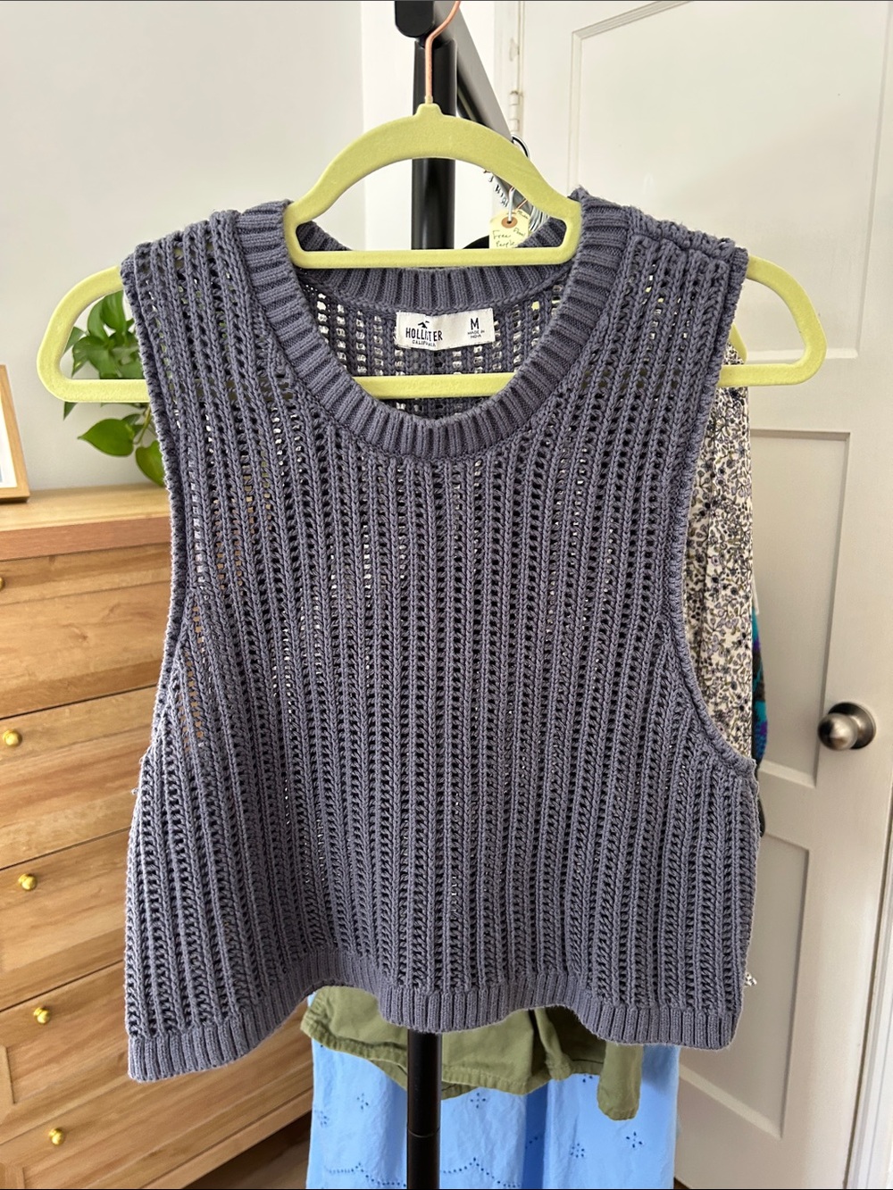 Hollister Knit Tank. Size medium. PTP 19”. Waist length.